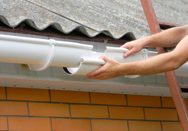 Gutter Hanging in Mount Holly